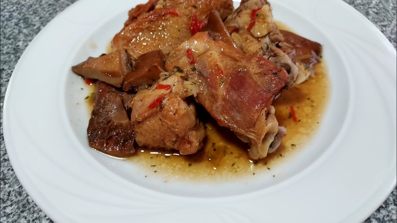 Pollo 🐔. Con Niscalos ó Robellons, en salsa