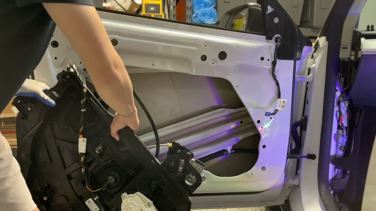 Полное руководство по разборке двери Tesla Model Y для Auto Present Door Handle | Вдохновлено Mod...