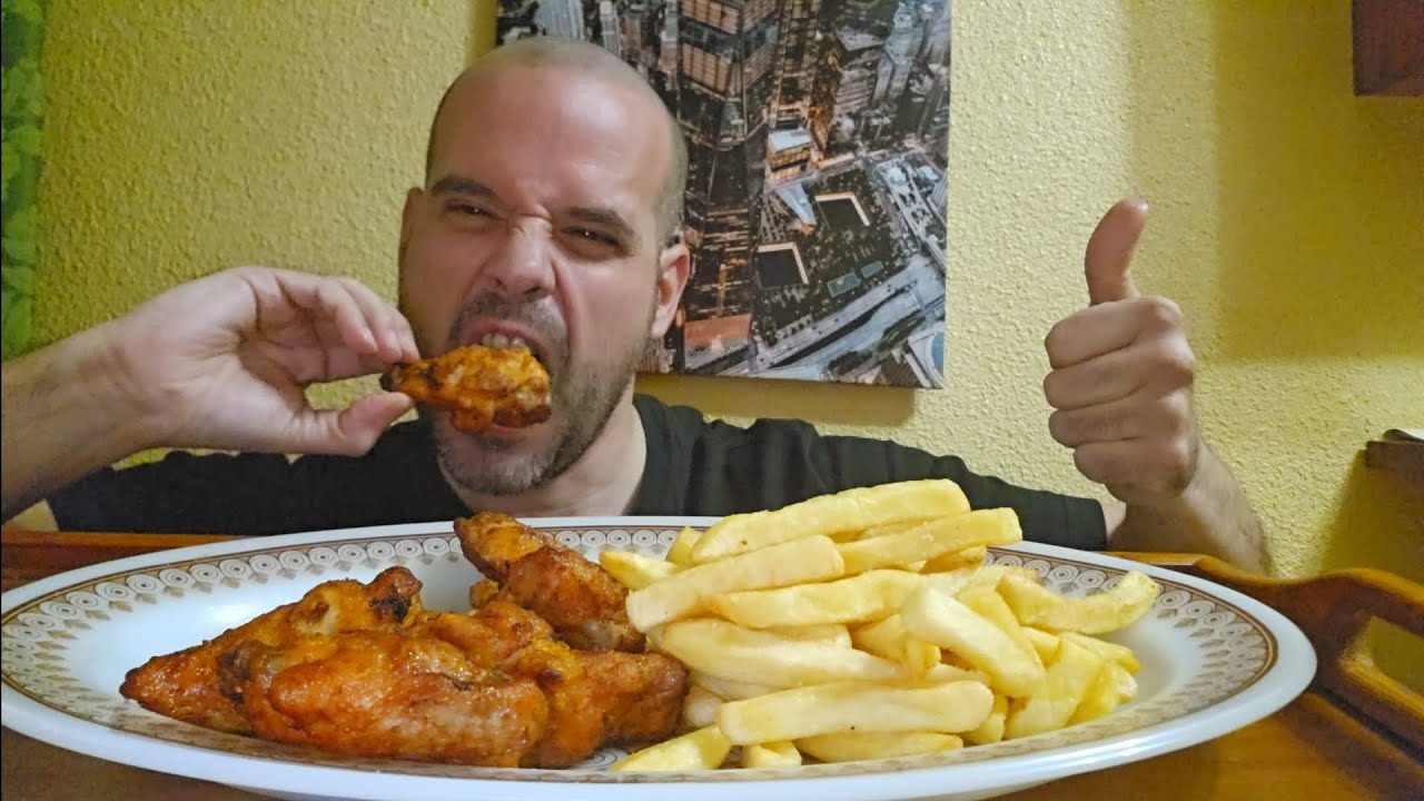 Asmr comiendo alitas barbacoa y patatas fritas y hablándote bajito🍟😋🍗