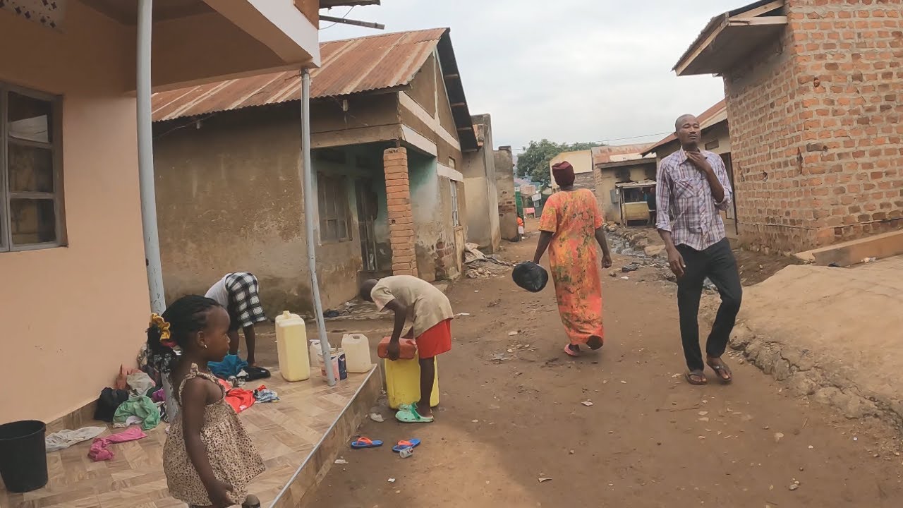 KANYANYA - INSIDE A LOCAL COMMUNITY IN AFRICA 🌍 UGANDA🇺🇬