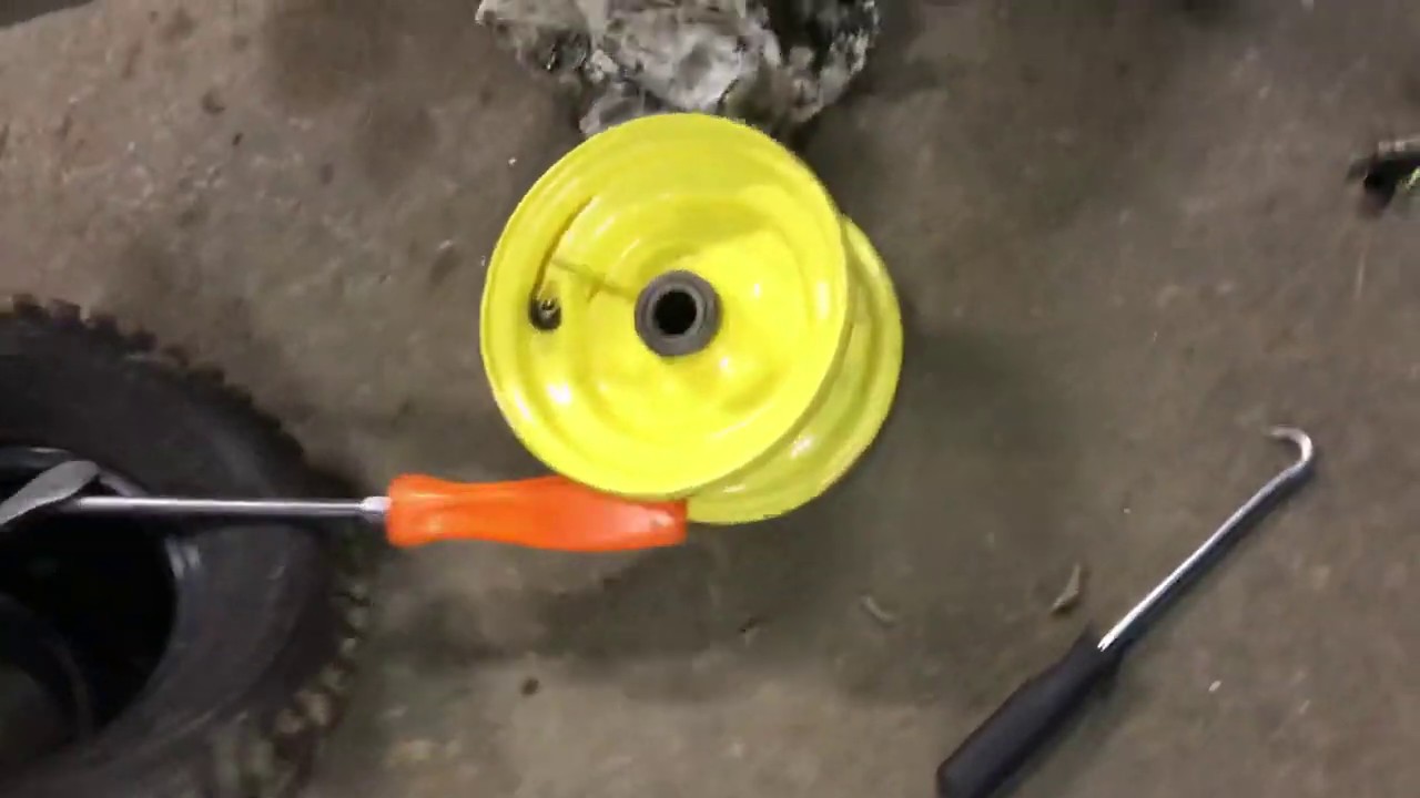 Как заменить шину на John Deere