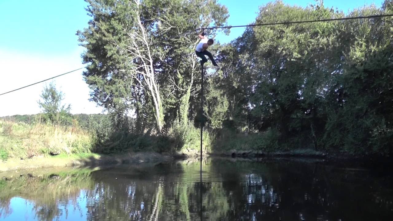 mât chinois au dessus de l'eau,