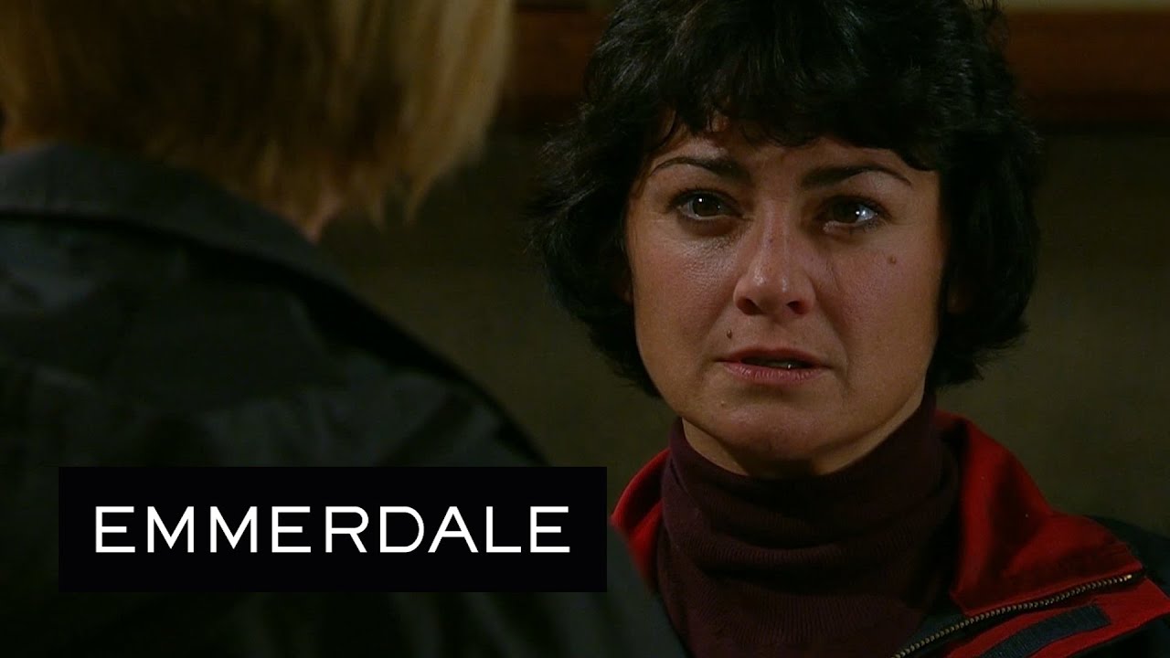 A Strange Woman Attempts To Intimidate Moira - Emmerdale