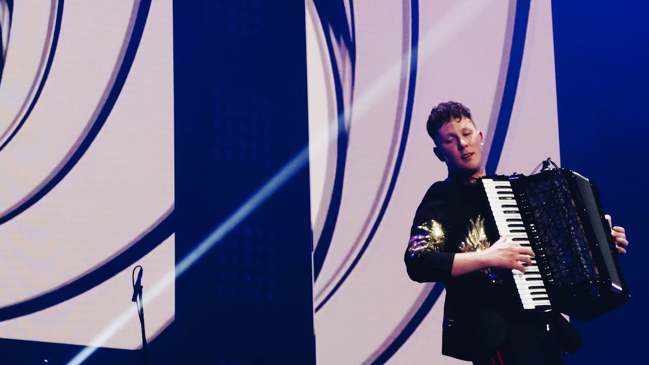 James Bond Theme & Skyfall – Martynas Levickis & Mikroorkéstra