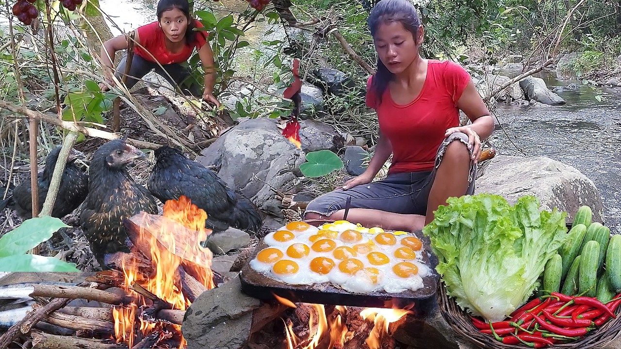 Survival skills: Chicken spicy burned in the stone for jungle food, Egg salad cooking on the rock