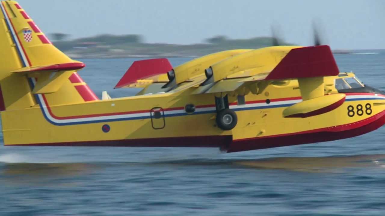 Löschflugzeuge CANADAIR CL 415 in Aktion in der Nähe von Dubrovnik - August 2012