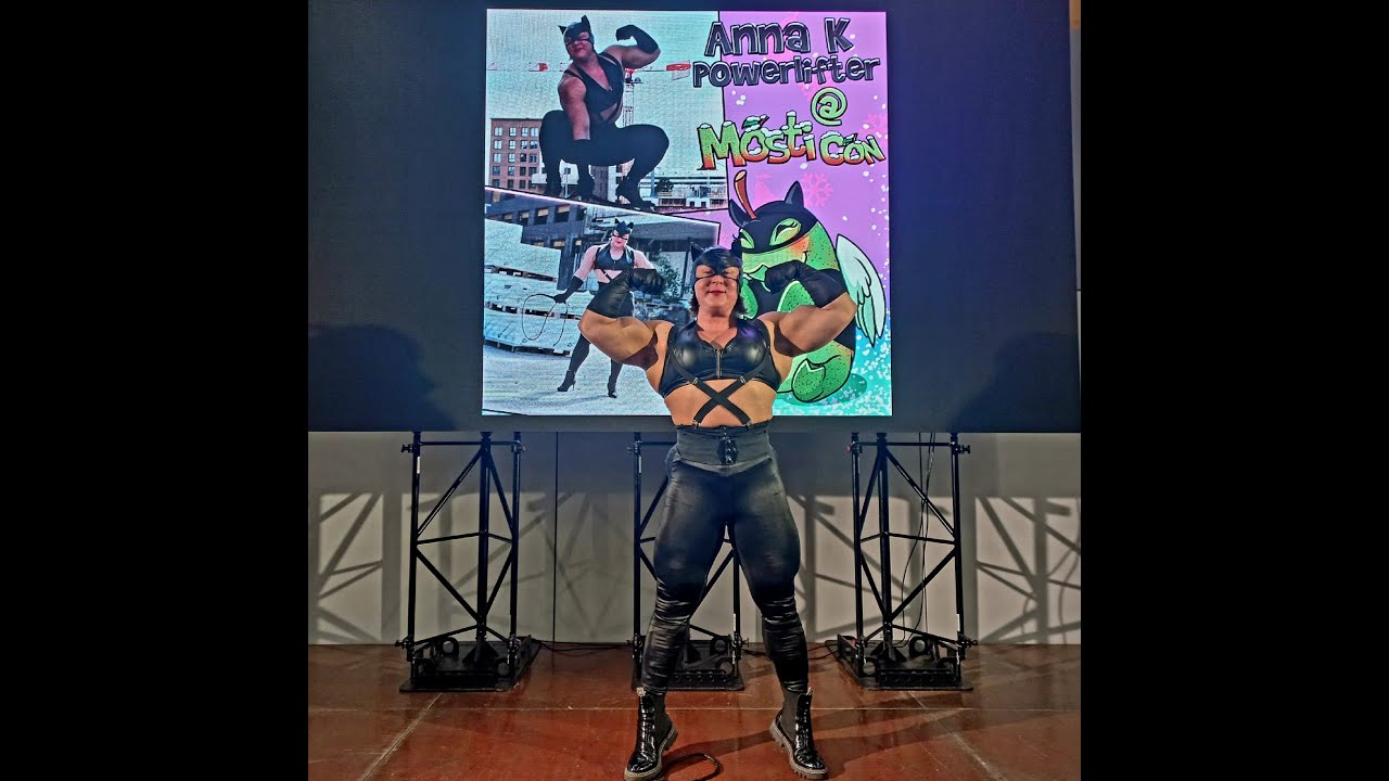 Anna K Powerlifter interview and lift'n'carry at Mosticon