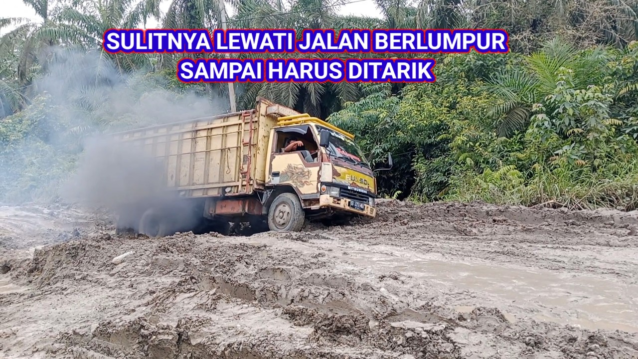 SULITNYA LEWATI JALAN KUBANGAN LUMPUR SAMPAI HARUS TARIK TARIKAN
