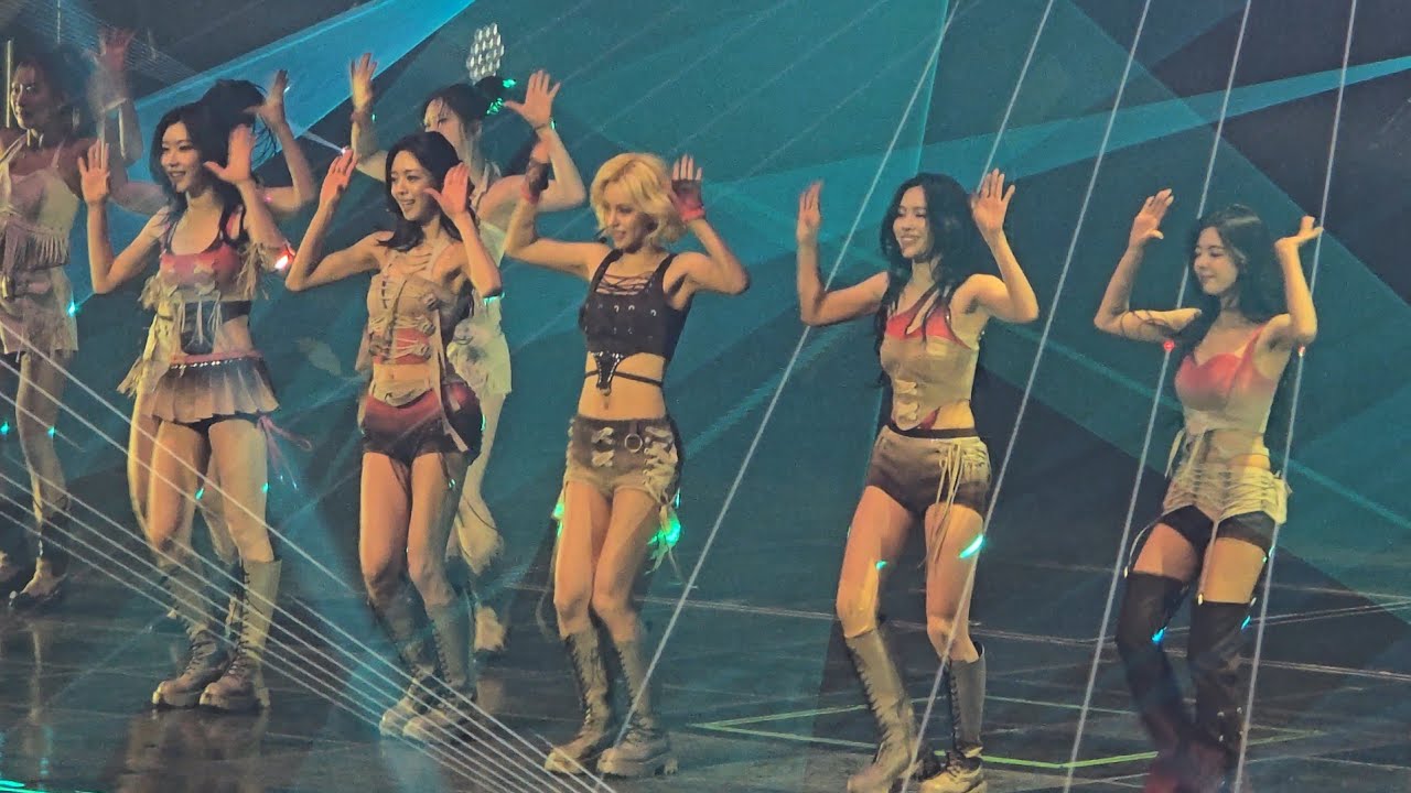 Itzy 있지 Not Shy at Tunnel Vision tour in Seoul Day 3. #ıtzy #있지 #tunnelvision 