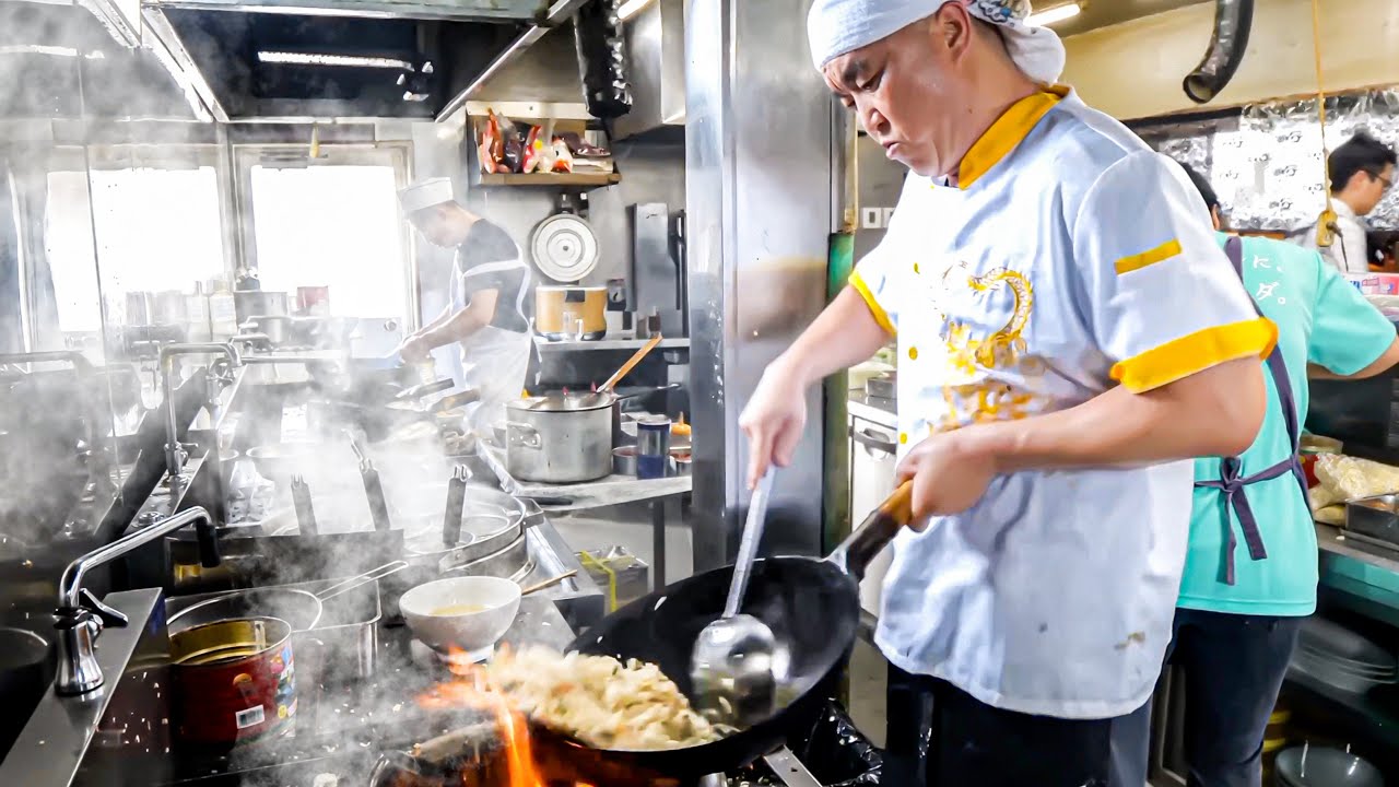 炒飯ランキング1位の名店！驚愕の連携プレーで爆速提供する“最強鍋振り”がヤバい！