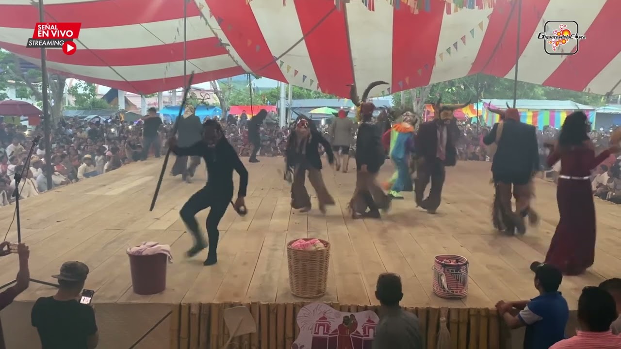 Santa Catarina Mechoacán Danza de Los Chisperos en La Guelagosto 2022 en San Andrés Huaxpaltepec - 4