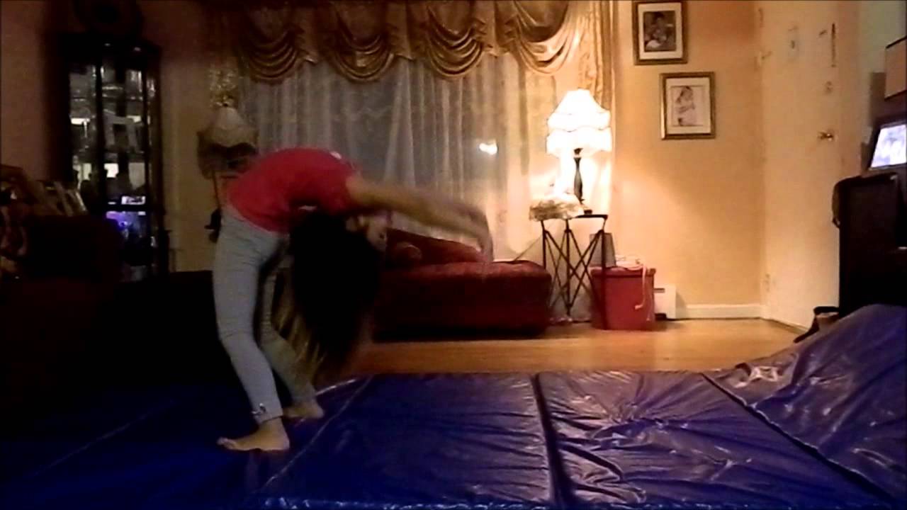 UNBELIEVABLE Self Taught Gymnast 7 year old- Reignn