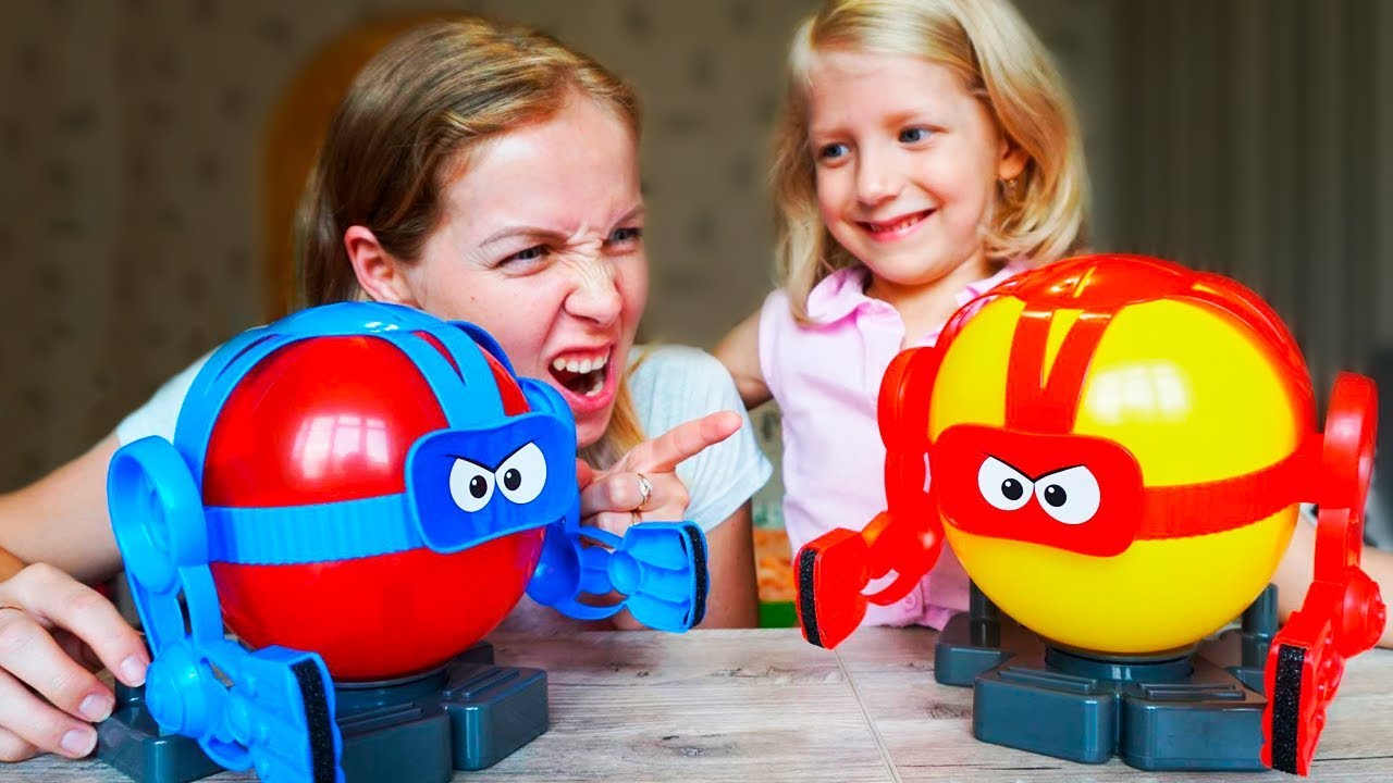 Папа Позвал Милану и Маму на БИТВУ НАДУВНЫХ Роботов Balloon Battle Challenge Новый Челлендж от Папы