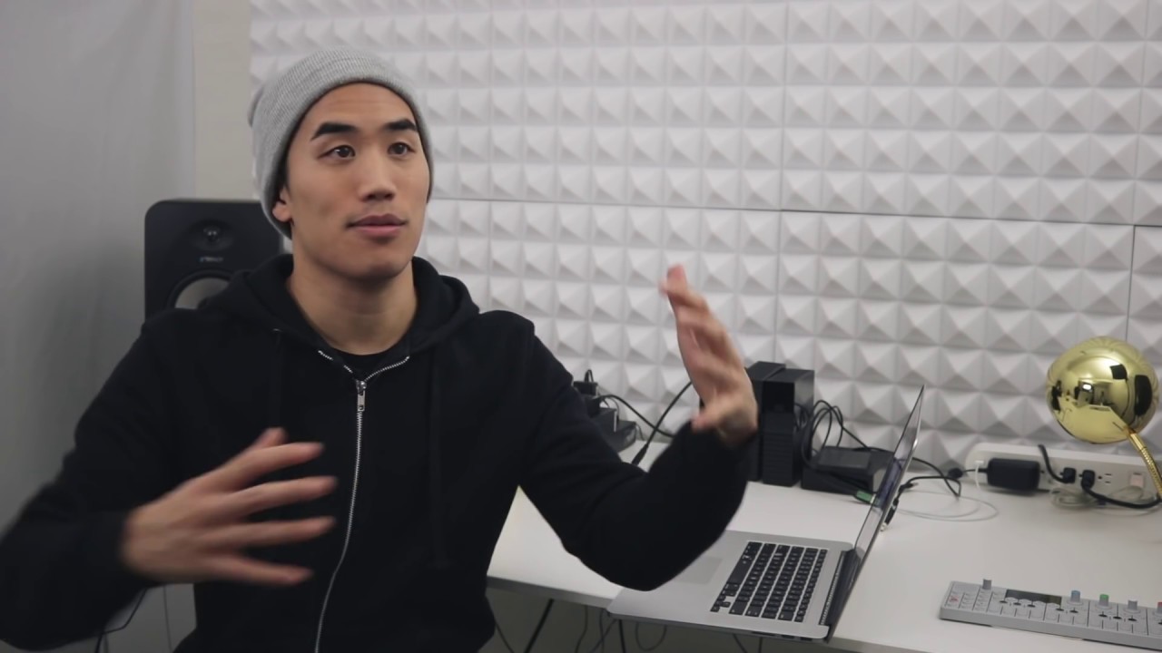 STUDIO TOUR!! — where I work, what I use...