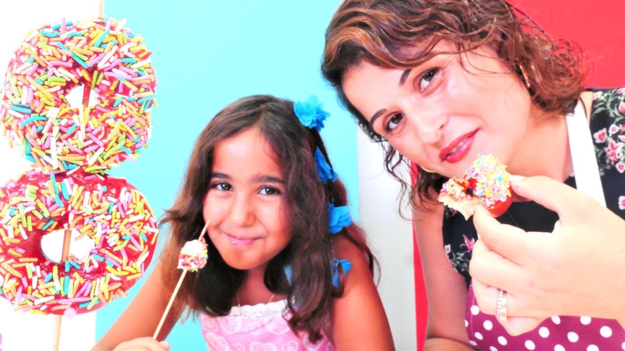 Minnie Mouse için gerçek donat tarifi! Çocuk oyuncakları ile mutfak oyunu