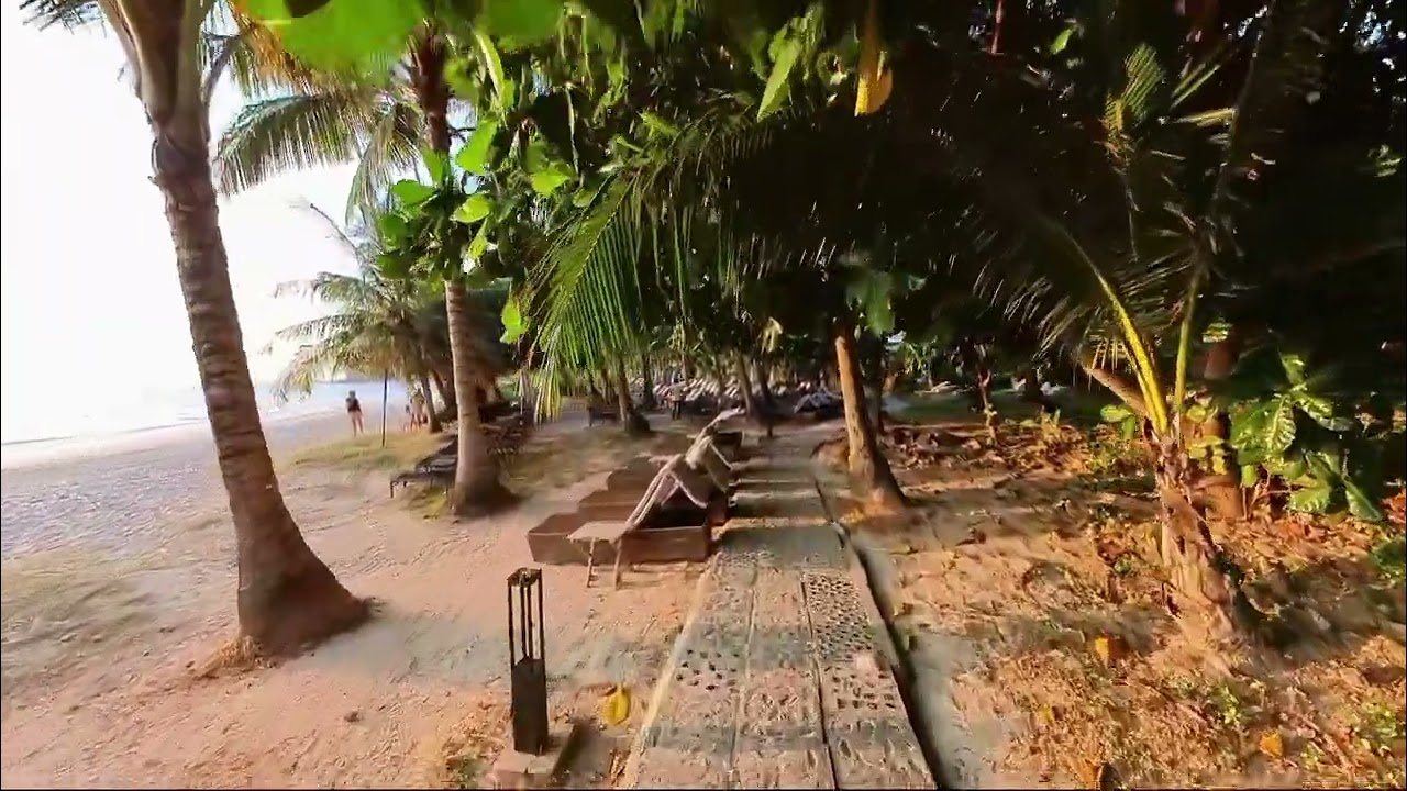 Walk to the beach (Hotel Cape Panwa - Phuket, Thailand)