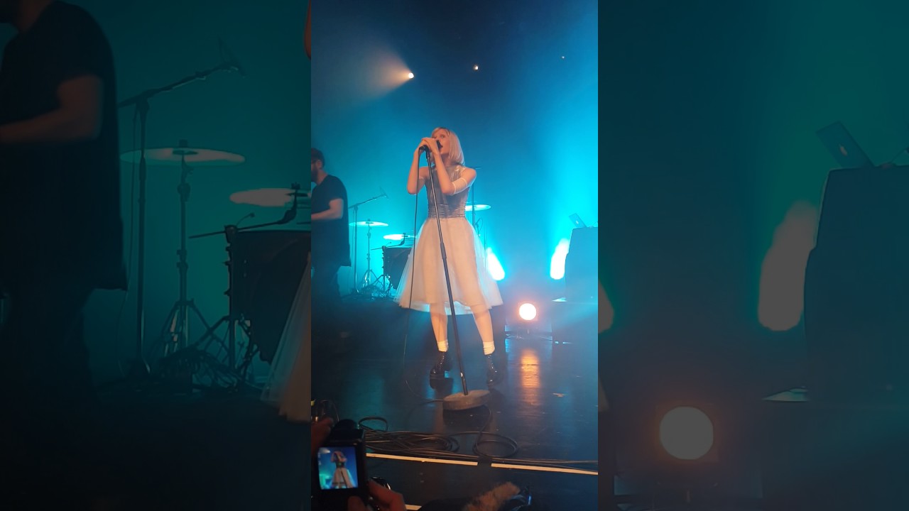 AURORA - CONQUEROR (LIVE AT BERLIN)
