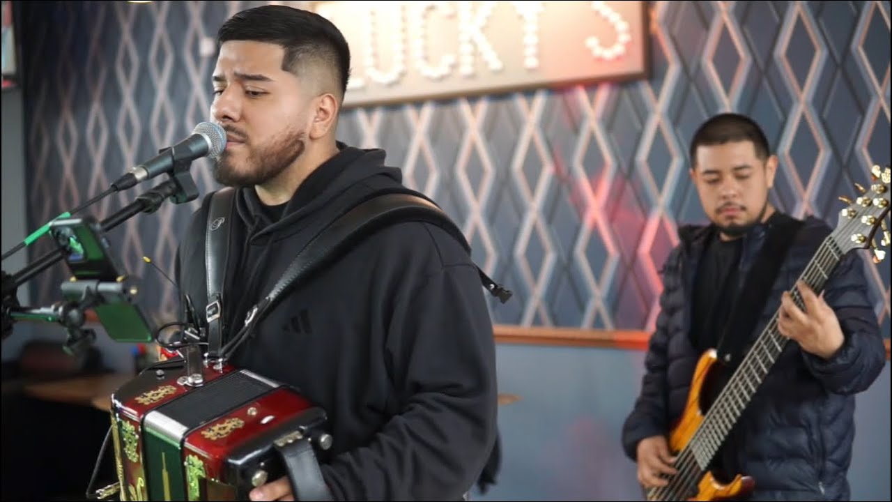 Tus Palabras - Grupo Anexo (En Vivo desde Luckys Pub Fore) 
