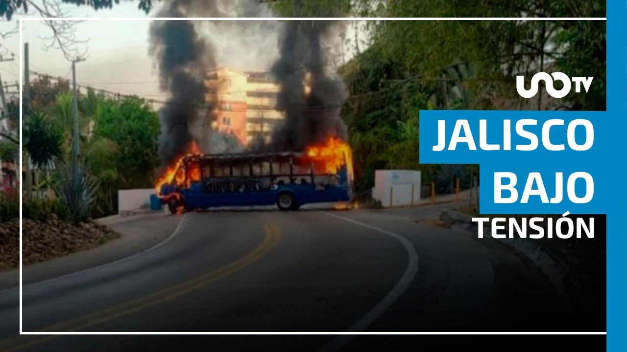 Bloqueos y quema de veh&iacute;culos tras la muerte de El Mencho