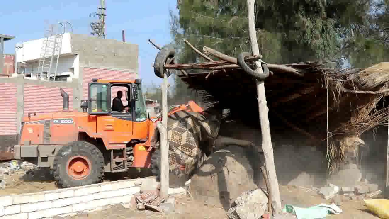 محافظ كفر الشيخ يعلن الحرب على التعديات على الأراضي الزراعية...وإزالة 22 ألف متر مربع في اليوم الأول