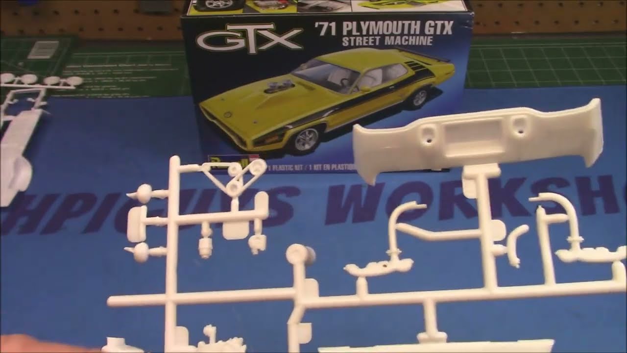 Сборка модели 1971 Plymouth GTX 440 в масштабе 1/24: состаривание, выцветание краски, сколы, трещ...