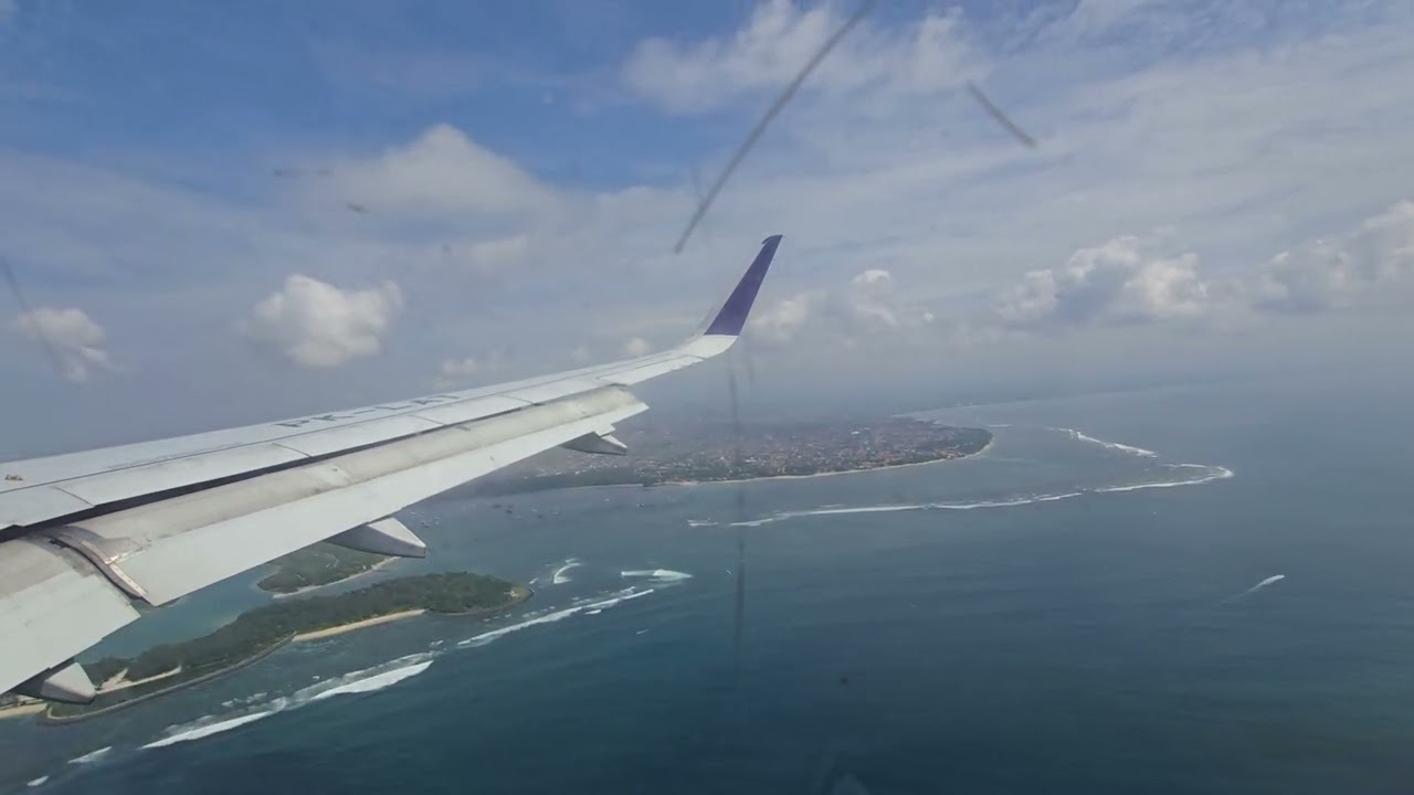Batik Air ID6332 LBJ-DPS PK-LAT Landing