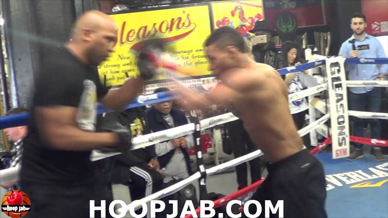 Errol Spence mitt workout. HoopJab