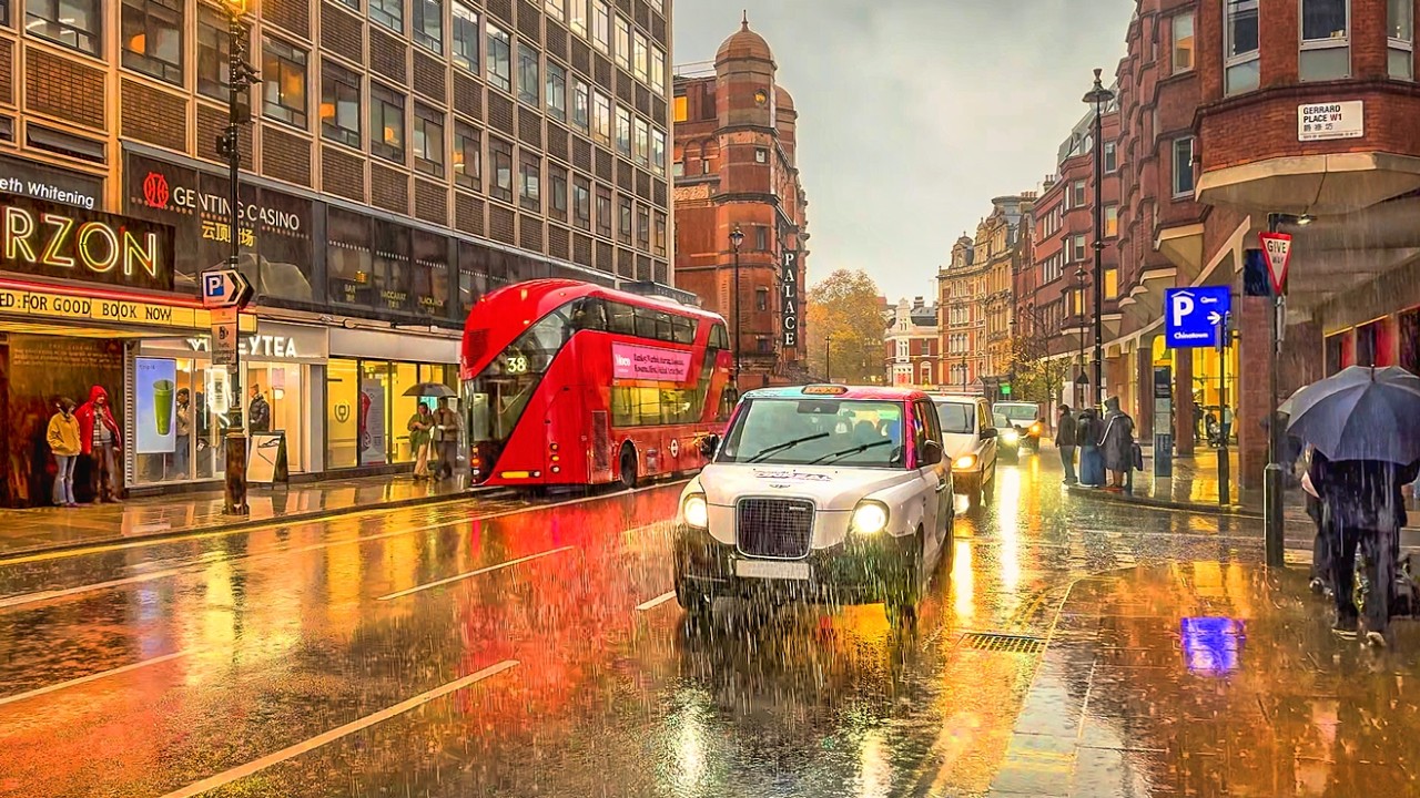 London Rain Walk ☔️ London Christmas Tour 2025 ✨ Covent Garden to Oxford Circus 🎄 4K HDR