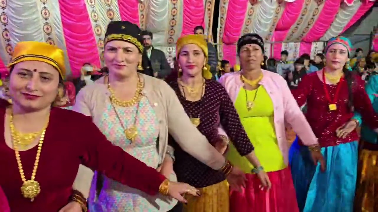 ढोलक वाले भाई जी को देखो पूरा मजा ले रहे हैं naatti ka