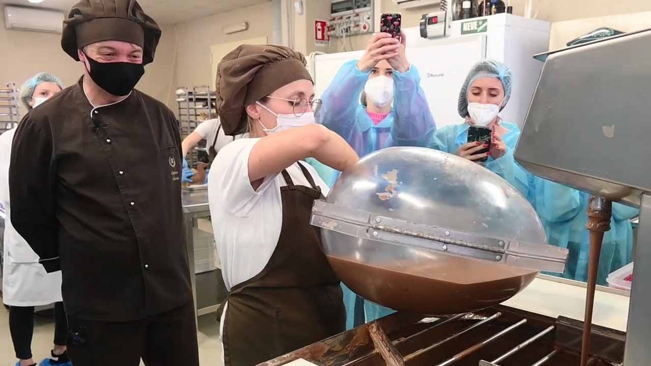 Come nasce un uovo di Pasqua: l'esperienza per veri golosi