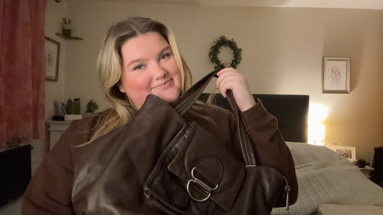 ASMR| WHAT’S IN MY BAG? 👜 / SOFT SPOKEN