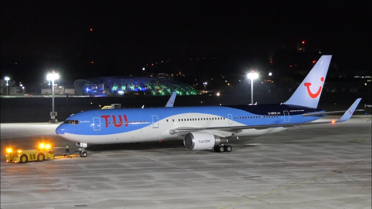 [4K] TUI Boeing 767-38A(ER) at SALZBURG Airport