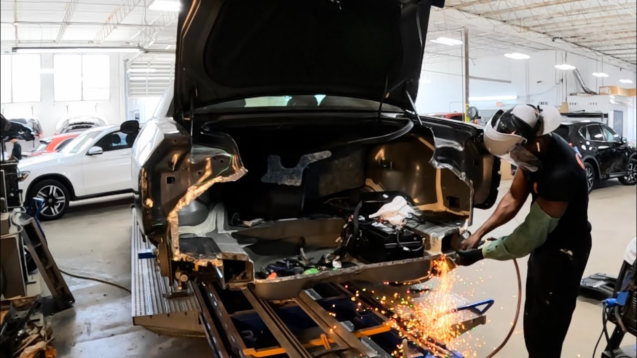 2022 wreck dodge challenger rear body panel replacement and badly damaged quarter panel bondo repair