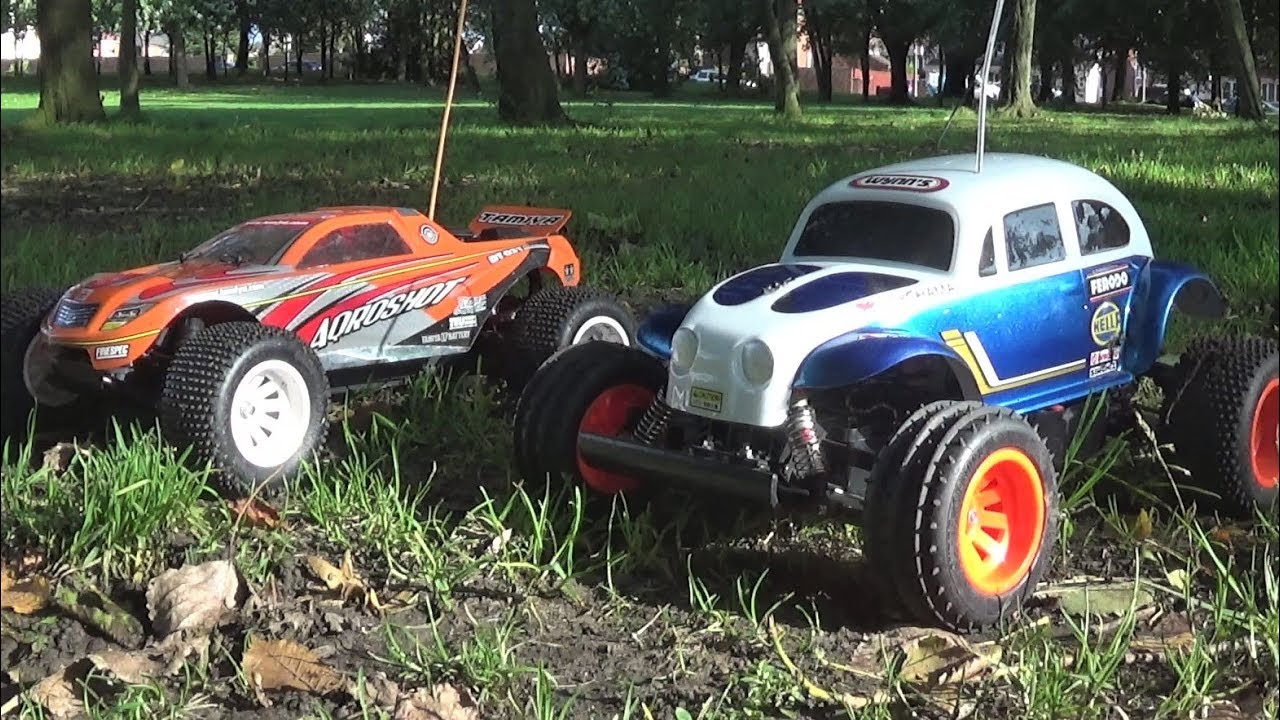 Tamiya Blitzer Beetle vs DT03 Aqroshot Brushless Bashing