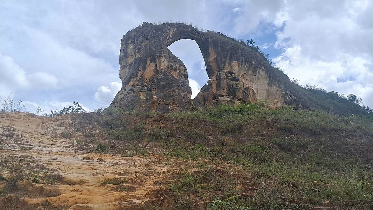 TOUR BIKE - PEDRA FURADA EM BANZAE/BA