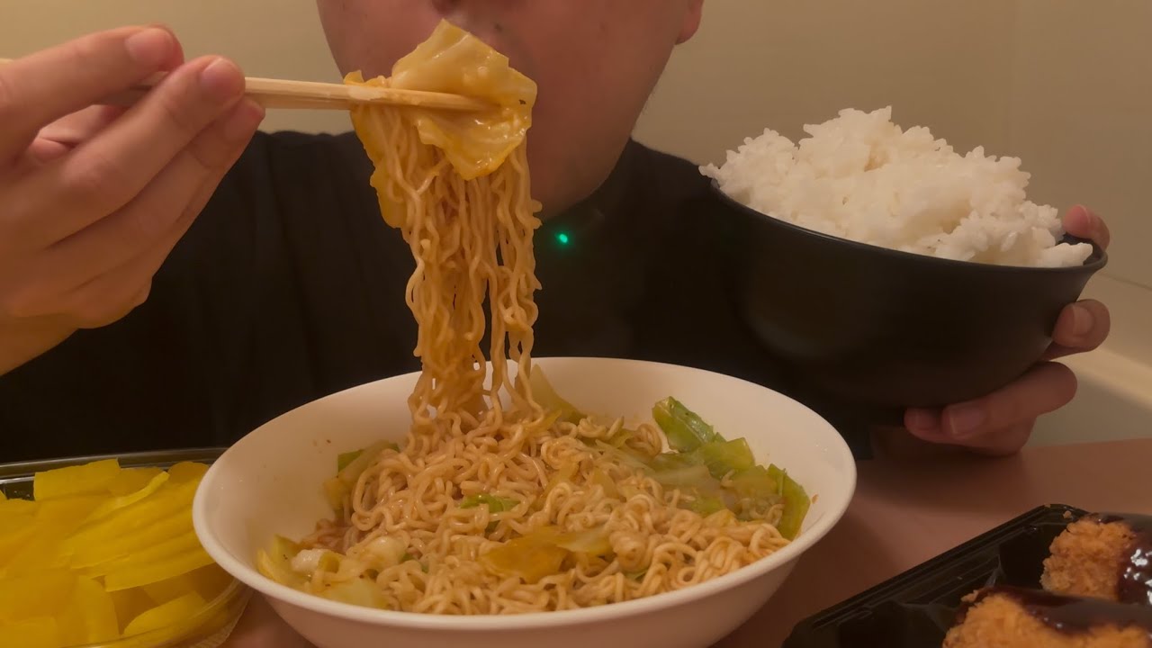 【ASMR】宮崎辛麺、チーズコロッケ、たくあんを爆食！