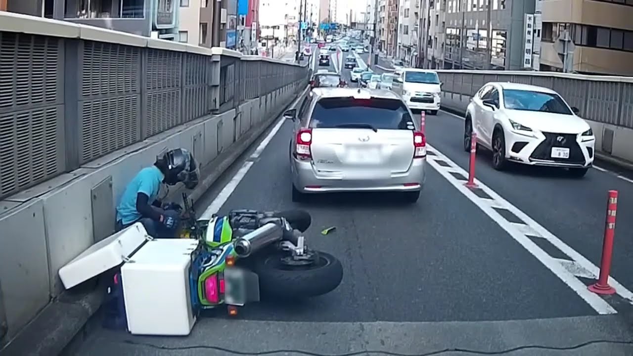 【ドラレコ】わずか数秒で5台巻き込み…信じられない暴走の瞬間！