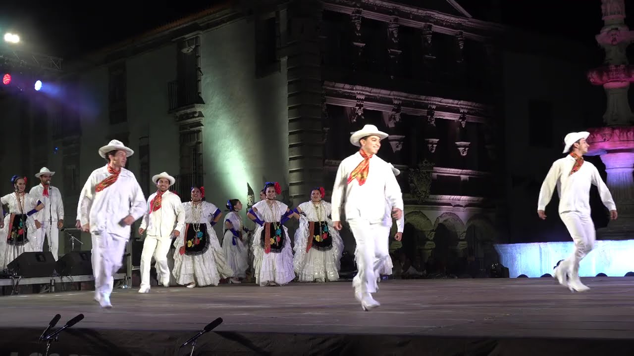 Mexican folk dance: La bruja, Fandango, Butaquito & Zapateado