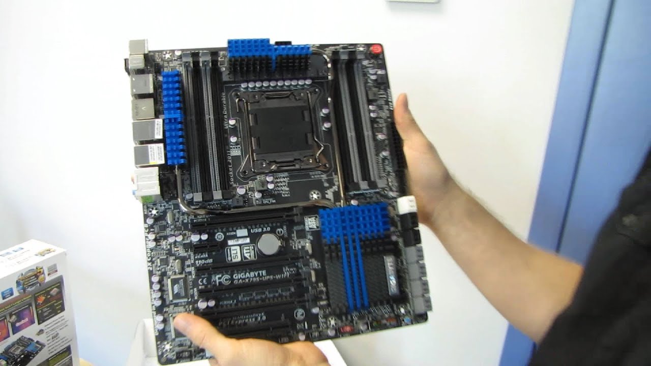 Gigabyte X79S-UP5 WIFI Workstation Class Motherboard Unboxing & First Look Linus Tech Tips