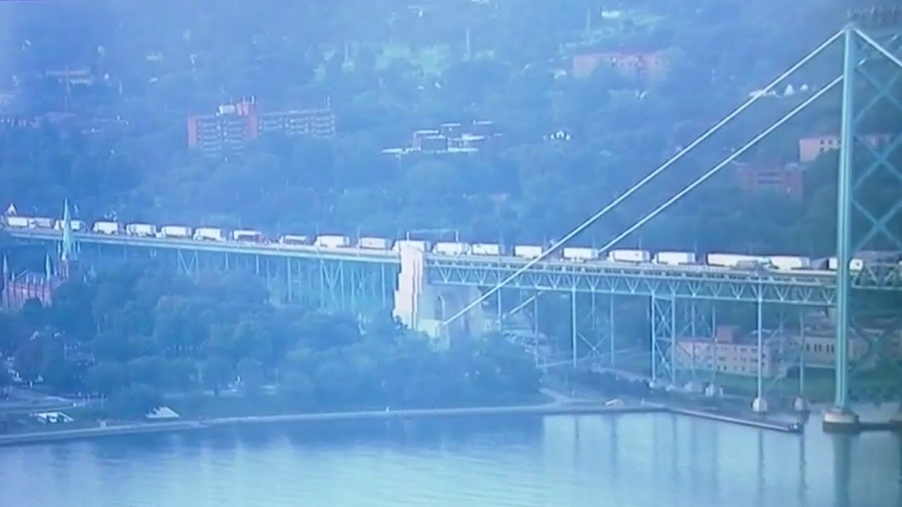 Strike at Canadian border causes traffic backup on Ambassador Bridge, Detroit-Windsor Tunnel