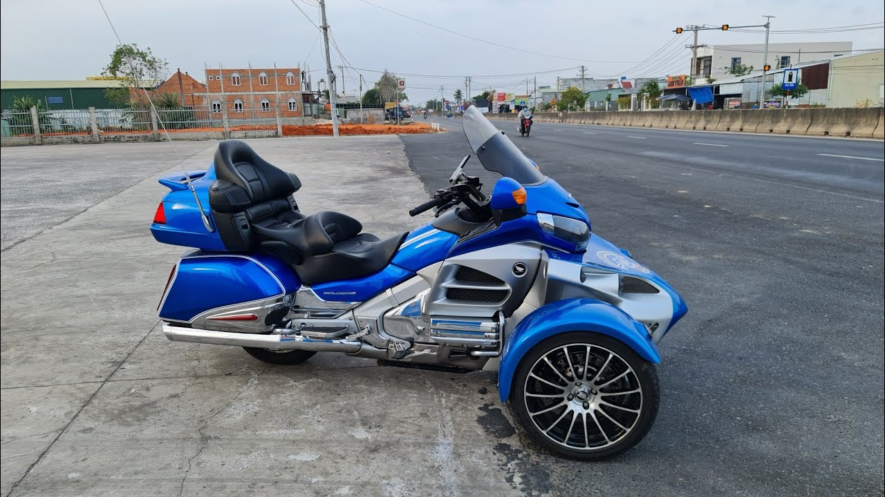 Honda Goldwing Tour 1800 Với Gói Độ 3 Bánh Chính Hãng Sturgis R18. Thạnh Văn Phú 0936666397.