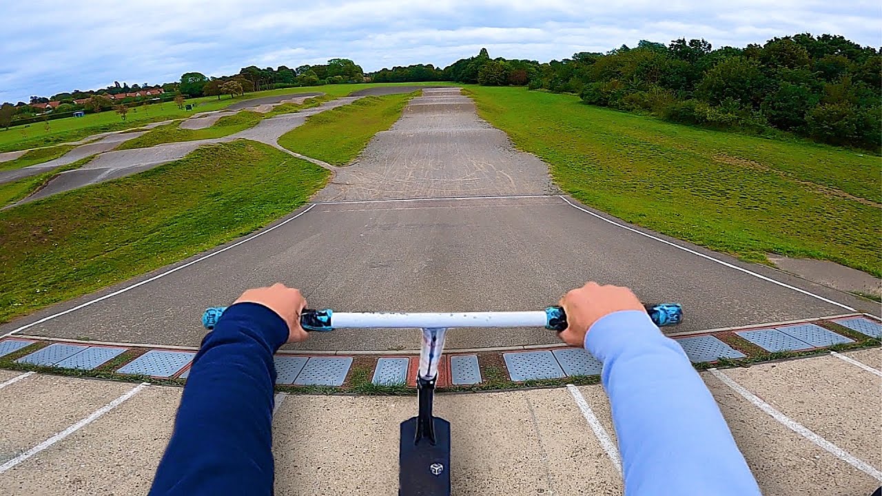 BMX памп-трек против скутера