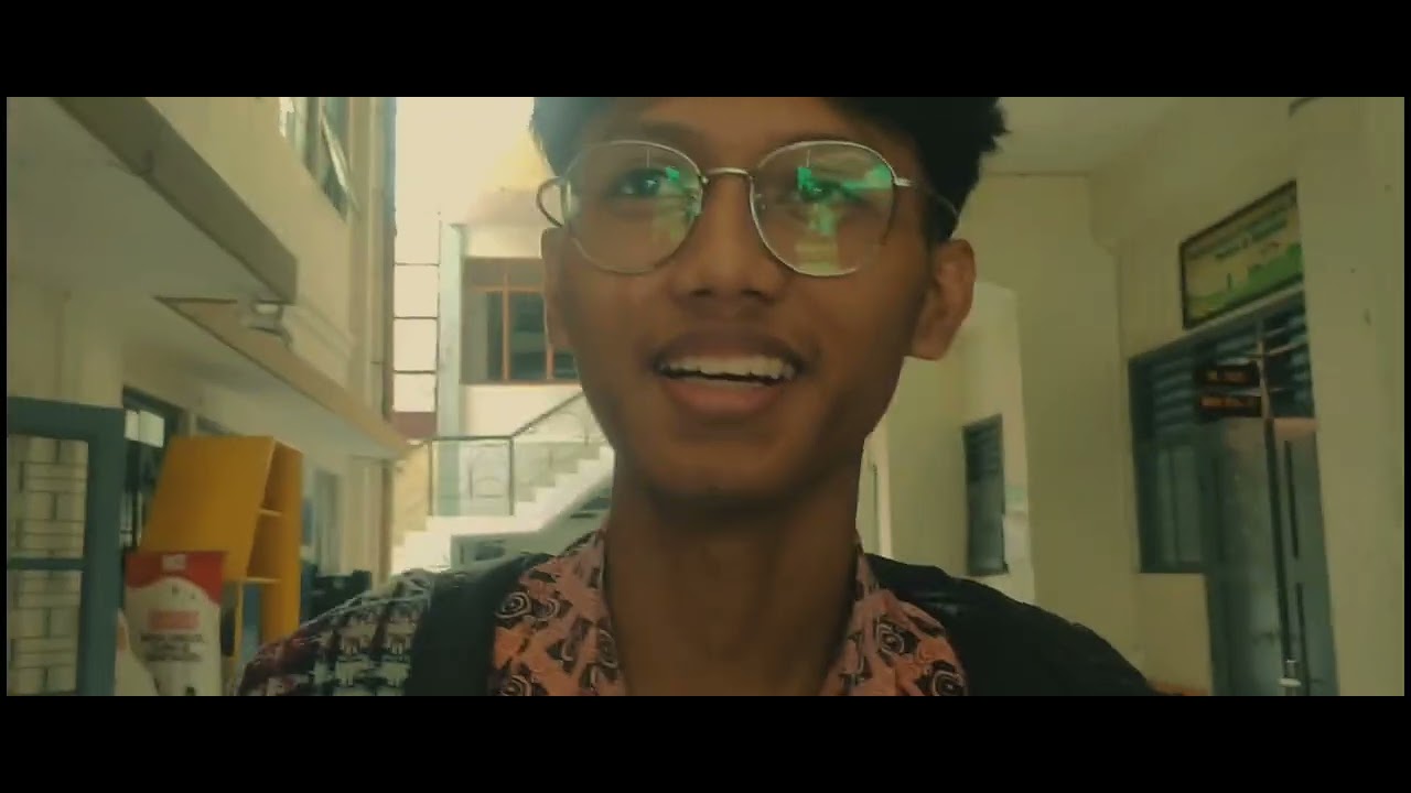 Aku akan lulus, jadi aku membuat video ini