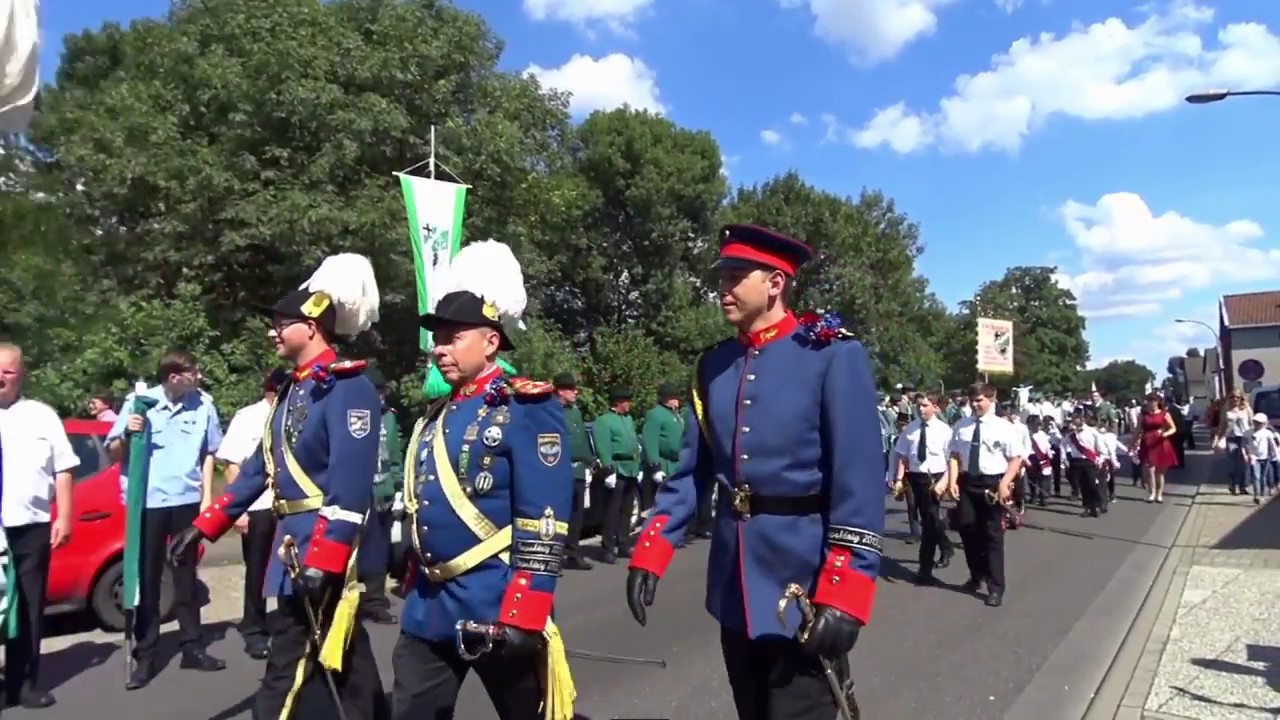 Schützenfest in Stürzelberg 2017 Regimentsabnahme und Nachmittagsumzug