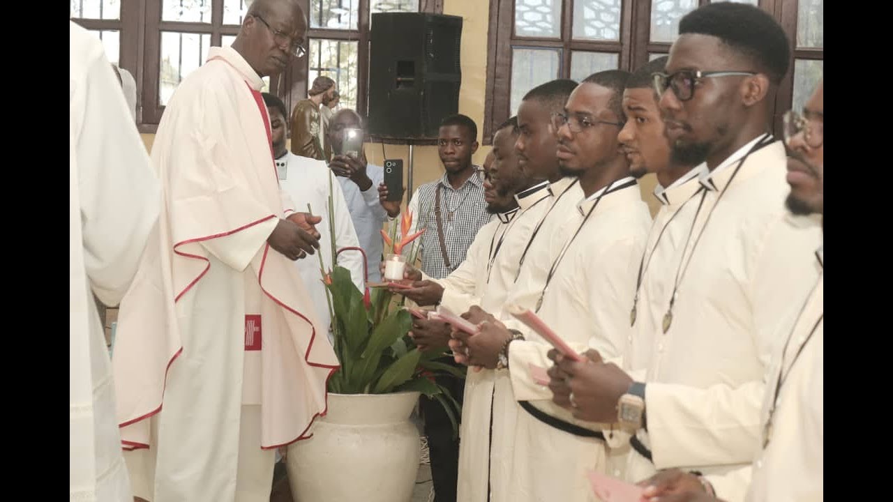 mfufub anti  one mfufub Sanctus en Ewondo