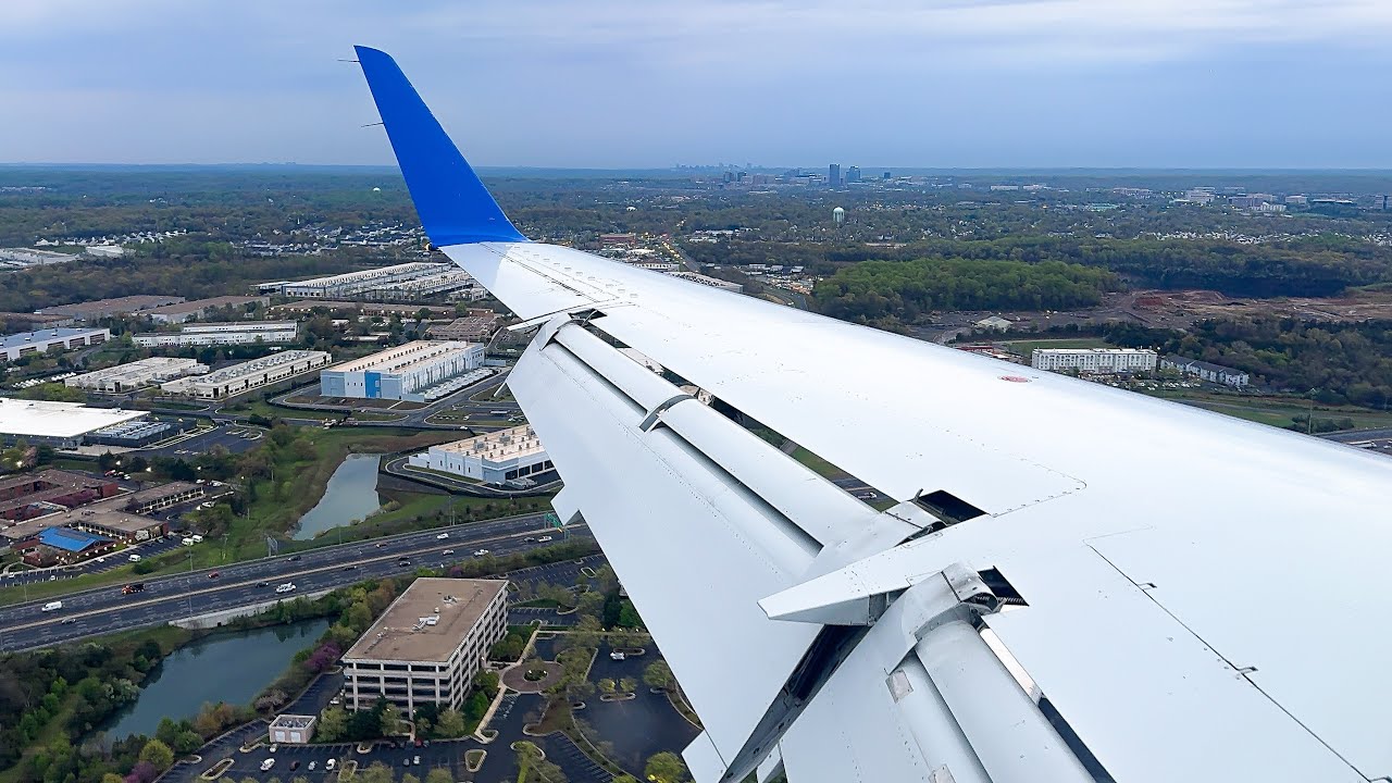 4K | United Express ERJ-145 Cloudy Descent and Landing at Washington Dulles International Airport
