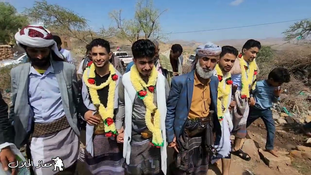 زفة بعد الظهر للعرسان أولاد الشيخ عبد الفتاح آل صلاح في قرية الخريبة مريس مع الفنان يحيى رسام 