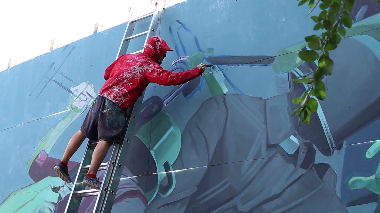 LONAC - painting a mural 