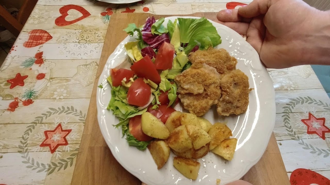 Kotlety sojowe ala schabowe a do tego sałatka i ziemniaki