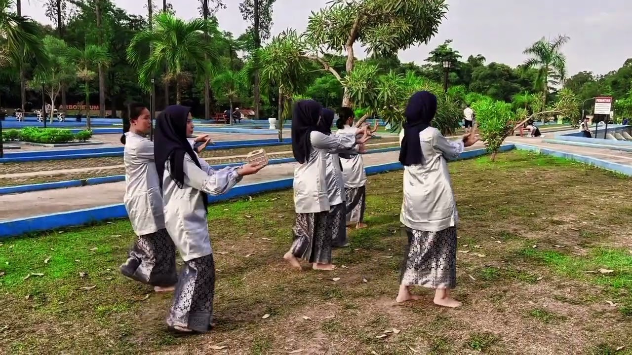 TARI MAKAN SIRIH